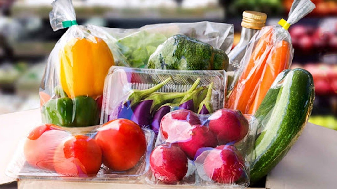 نقش بی‌بدیل در حفظ تازگی و کیفیت مواد غذایی با پلاستیک و امنیت غذایی